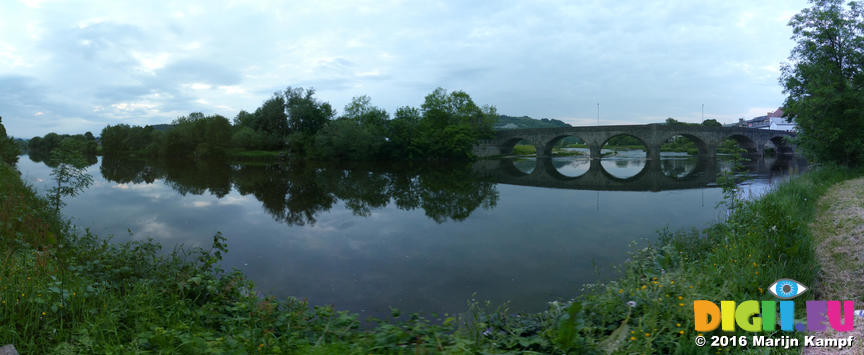 FZ029553-70 Bridge over river Wye in Builth Wells